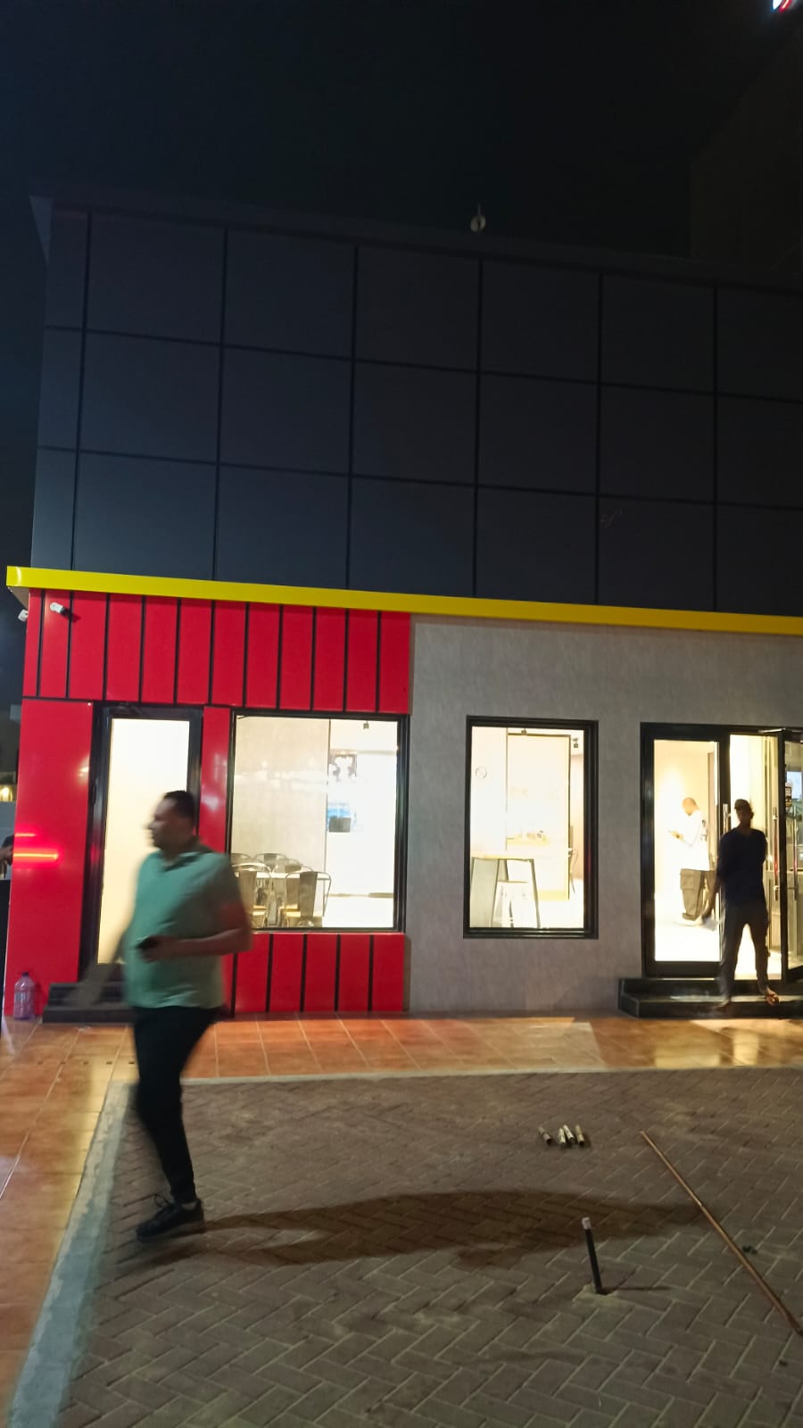 تصميم وتركيب واجهة محلات كلادينج