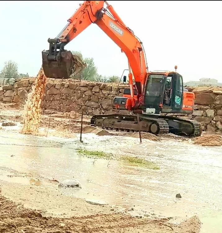 معلم بنين حجر صخريه كبيره وسغيره وربربه