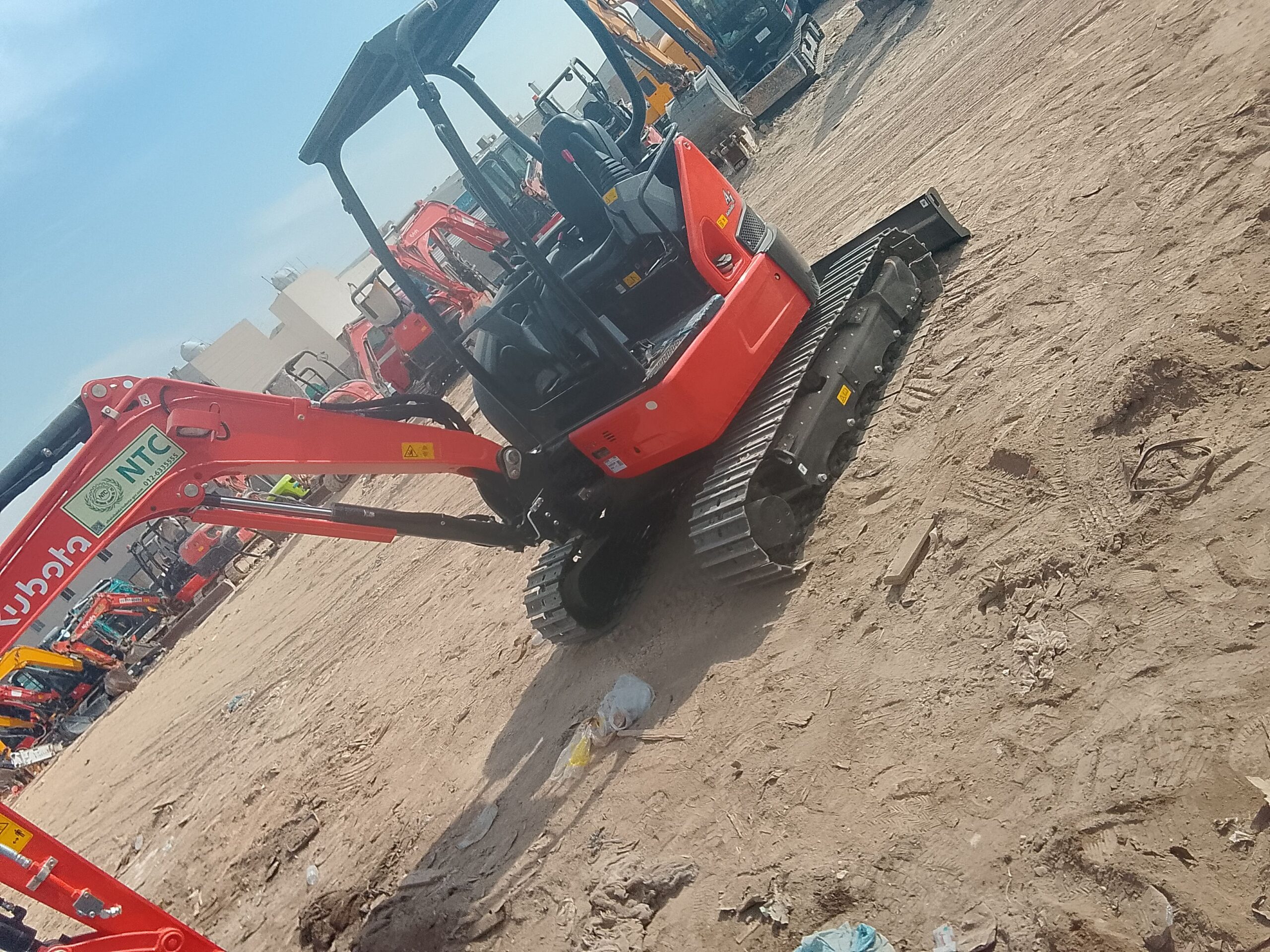 الانجاز السريع لتاجير جميع انواع المعدات الثقيله و