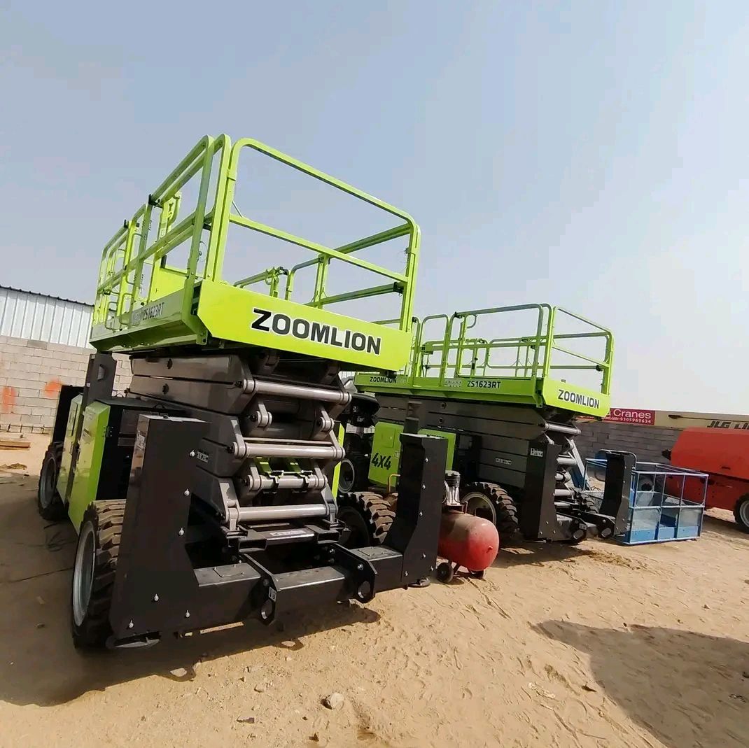 سيزرات لفت متوفرة للايجار، ورافعات شوكية وكرينات ل