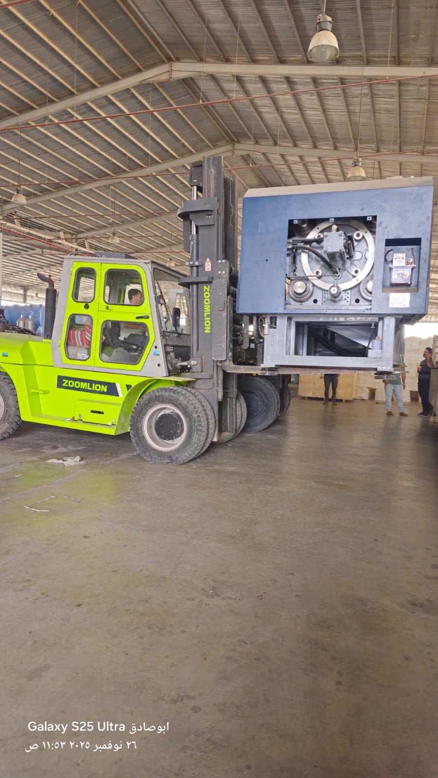سيزرات ليفت متوفرة للايجار ورافعات شوكية متوفرة لل