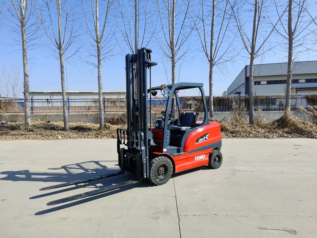 رافعات شوكية وسيزرات ليفت للايجار