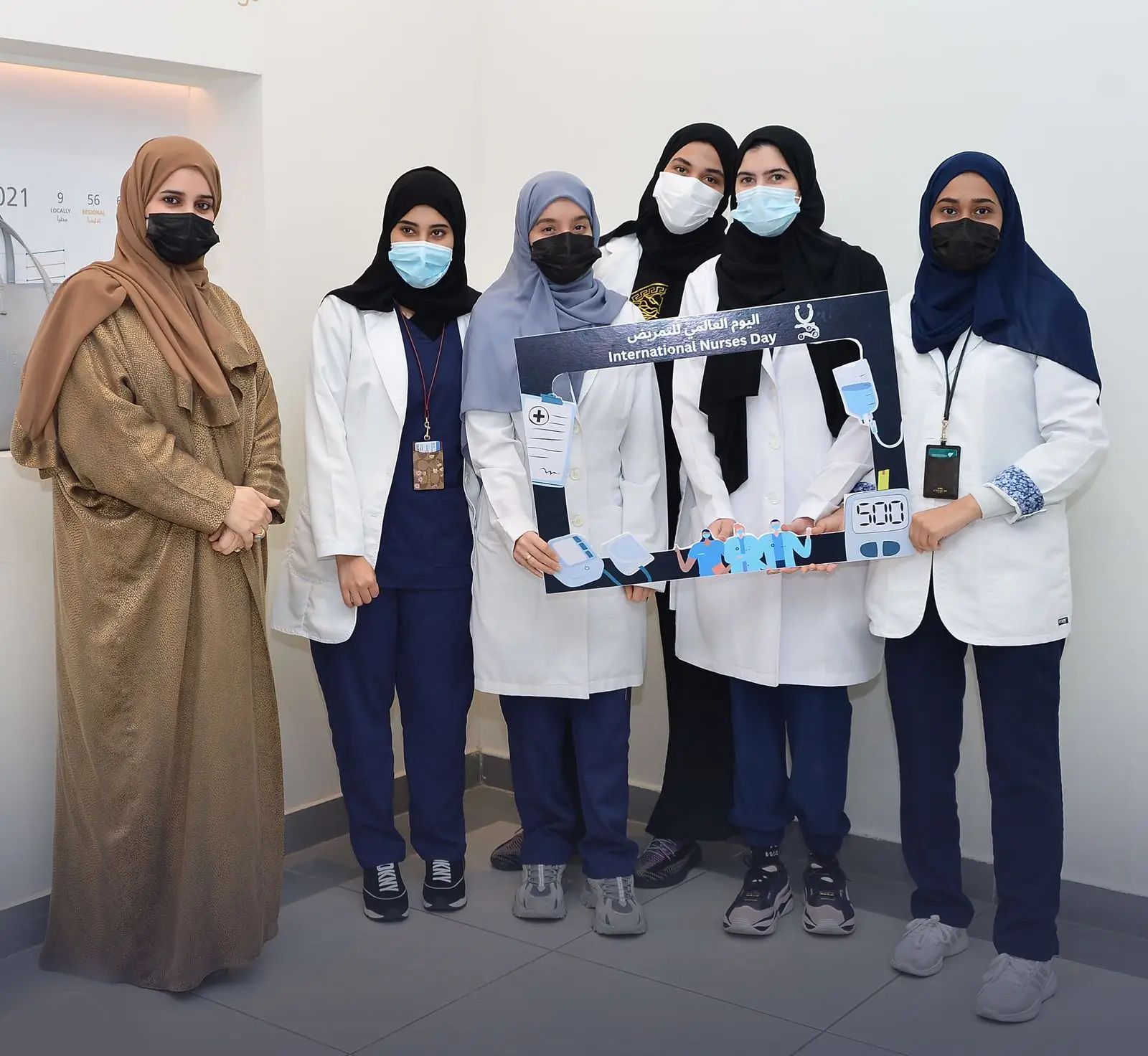 يوجد ممرضين وممرضات