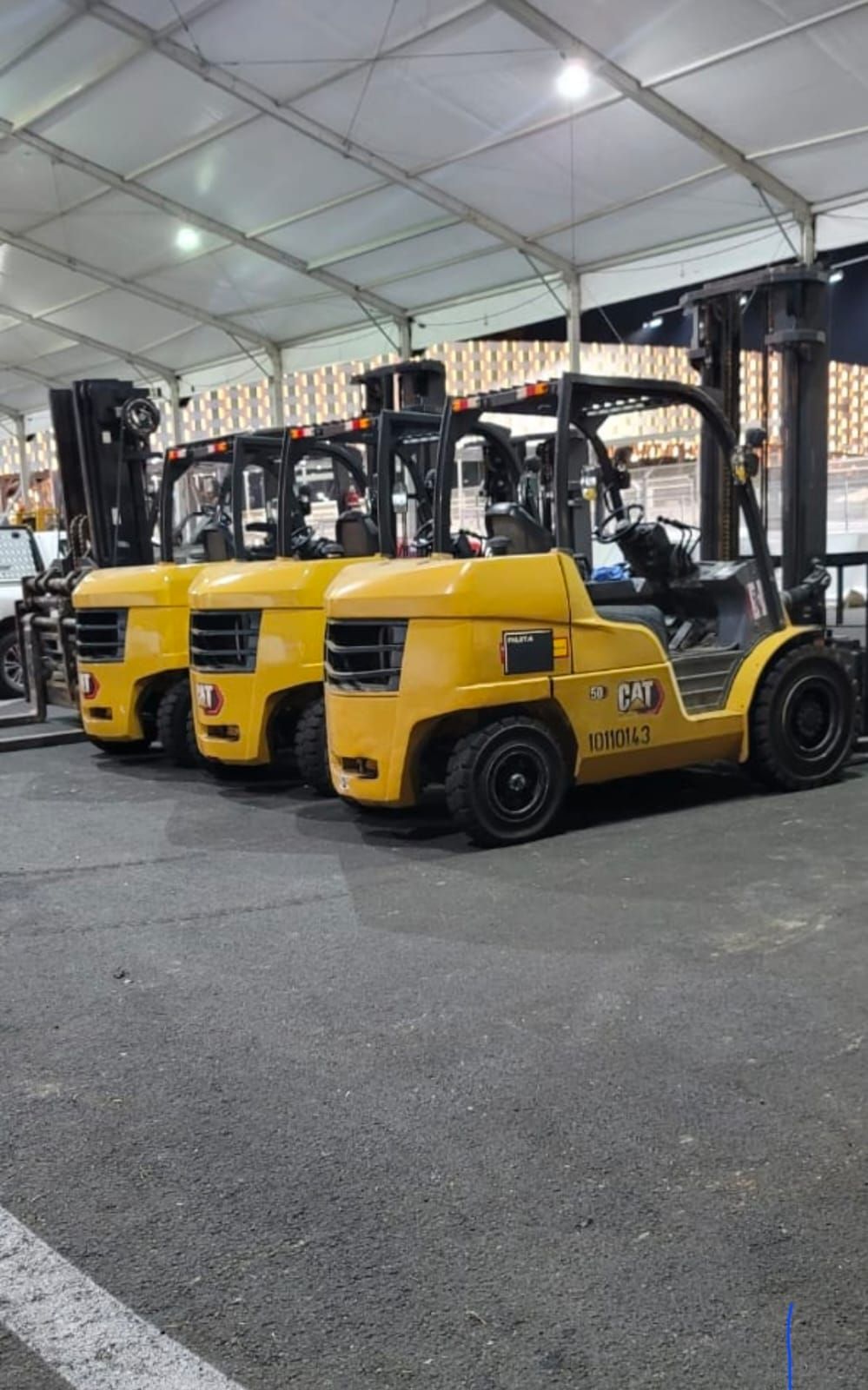 يوجد لدينا رافعات شوكية ريتش تراك كهرباء للايجار ا