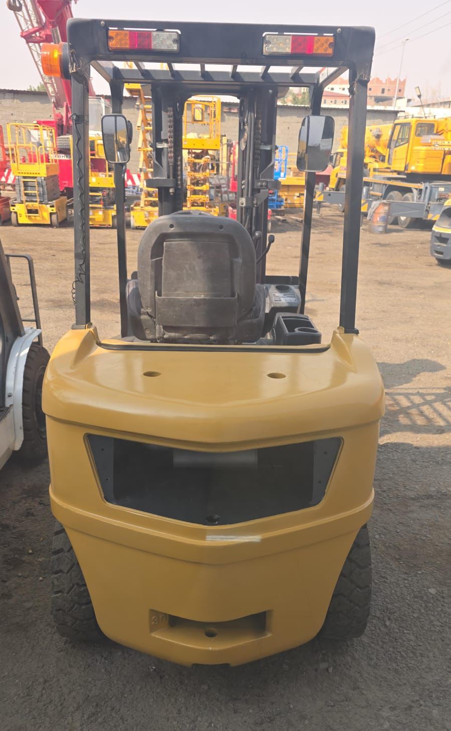 رافعه شوكيه فوركلفت للايجار جده