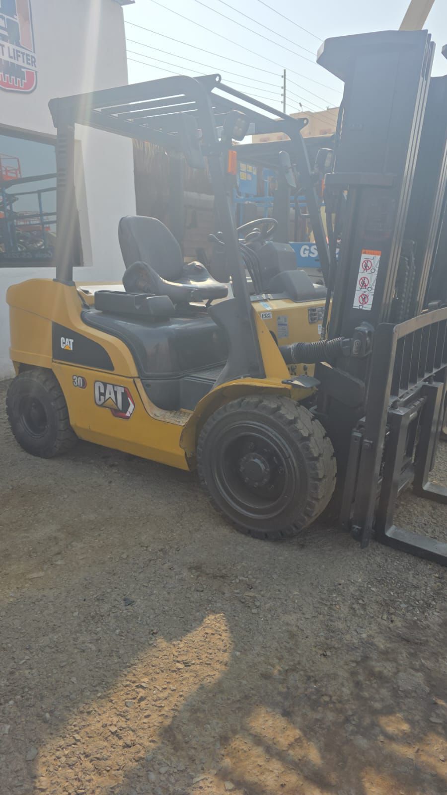 رافعه شوكيه فوركلفت للايجار جده