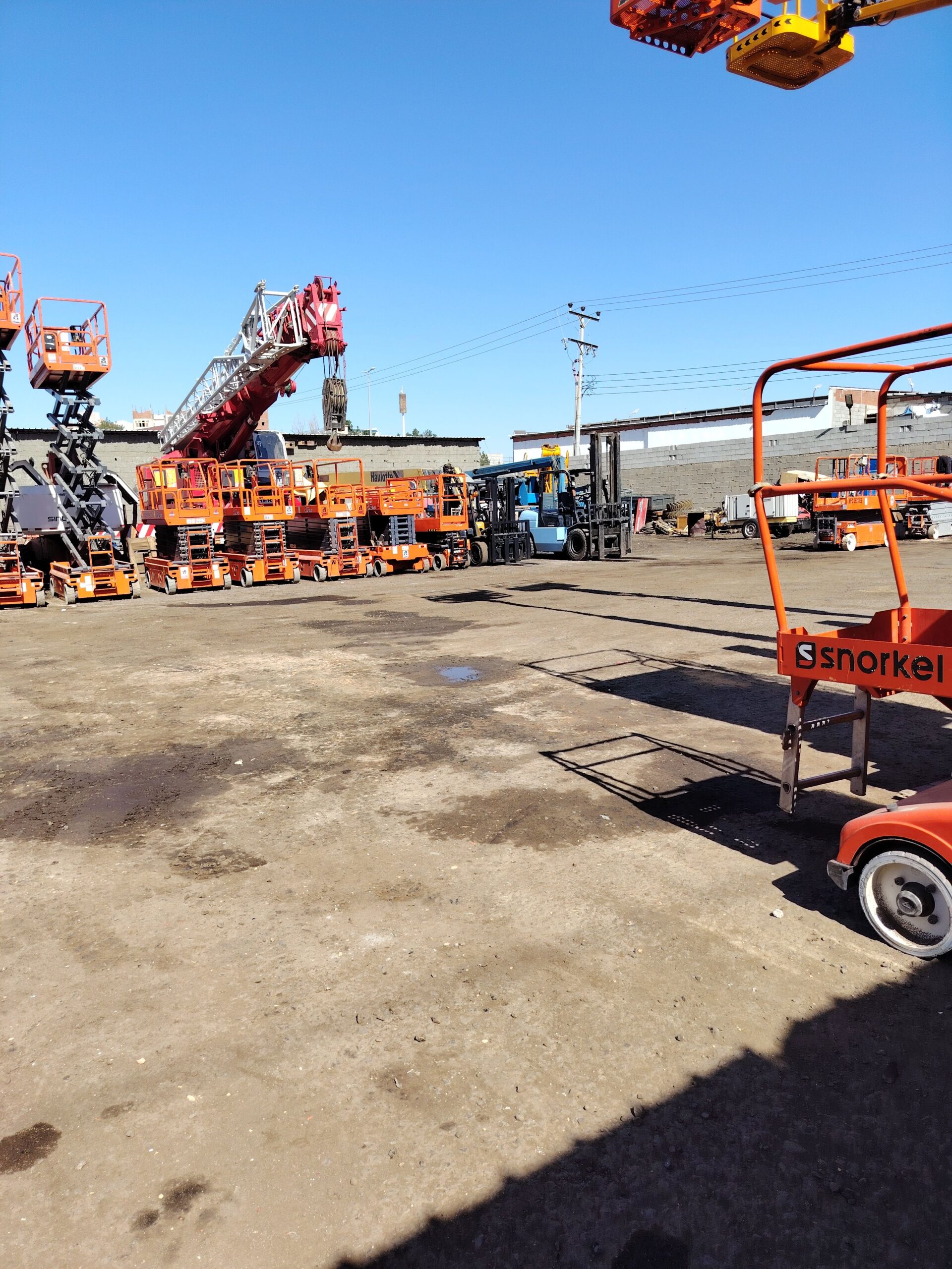 سيزرات ومان ليفت وتاور لايت وكرينات متوفرة للايجار