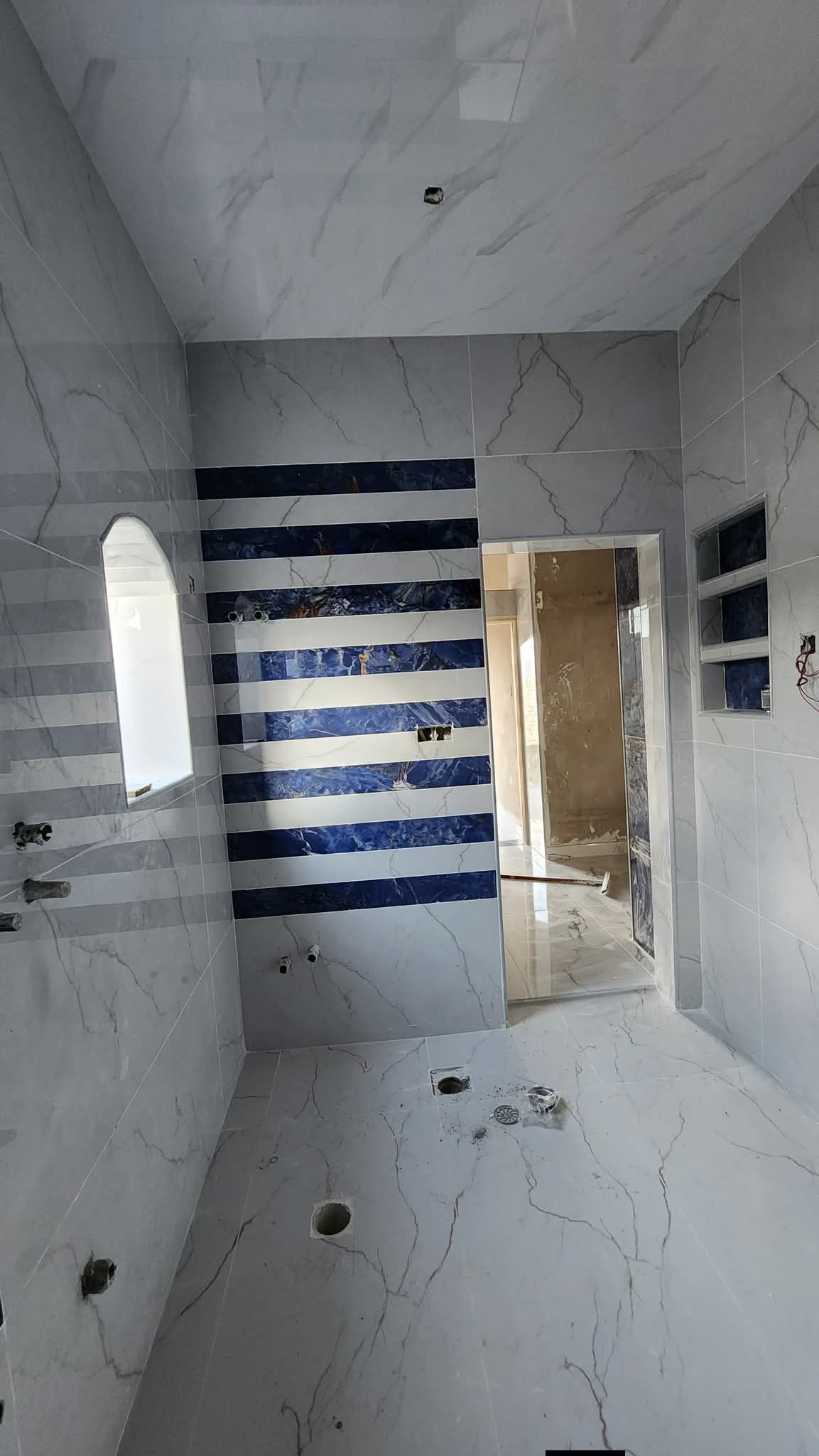 مبلط السيراميك و بورسلين ٠٥٣٧٧٦٩٣٥٤