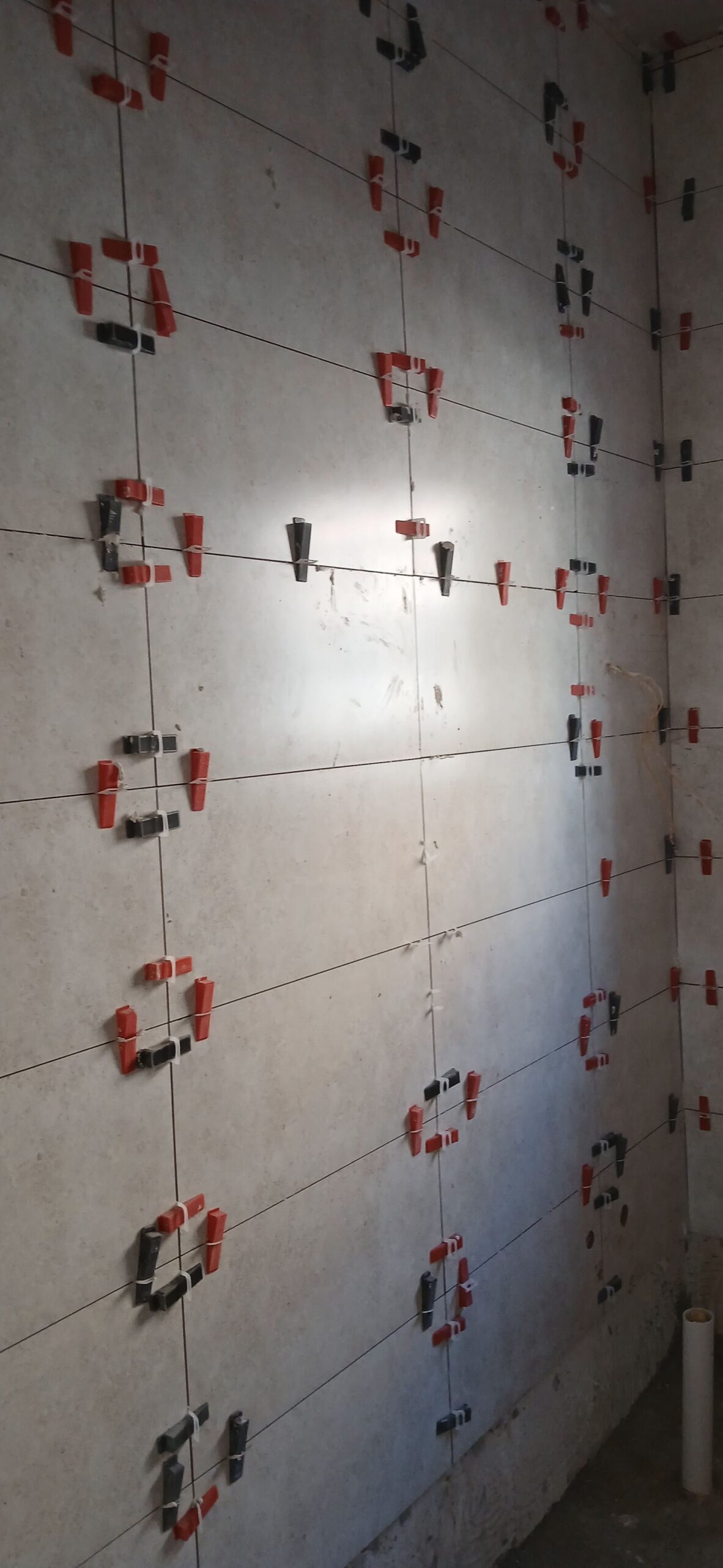 مبلط السيراميك و بورسلين ٠٥٣٧٧٦٩٣٥٤