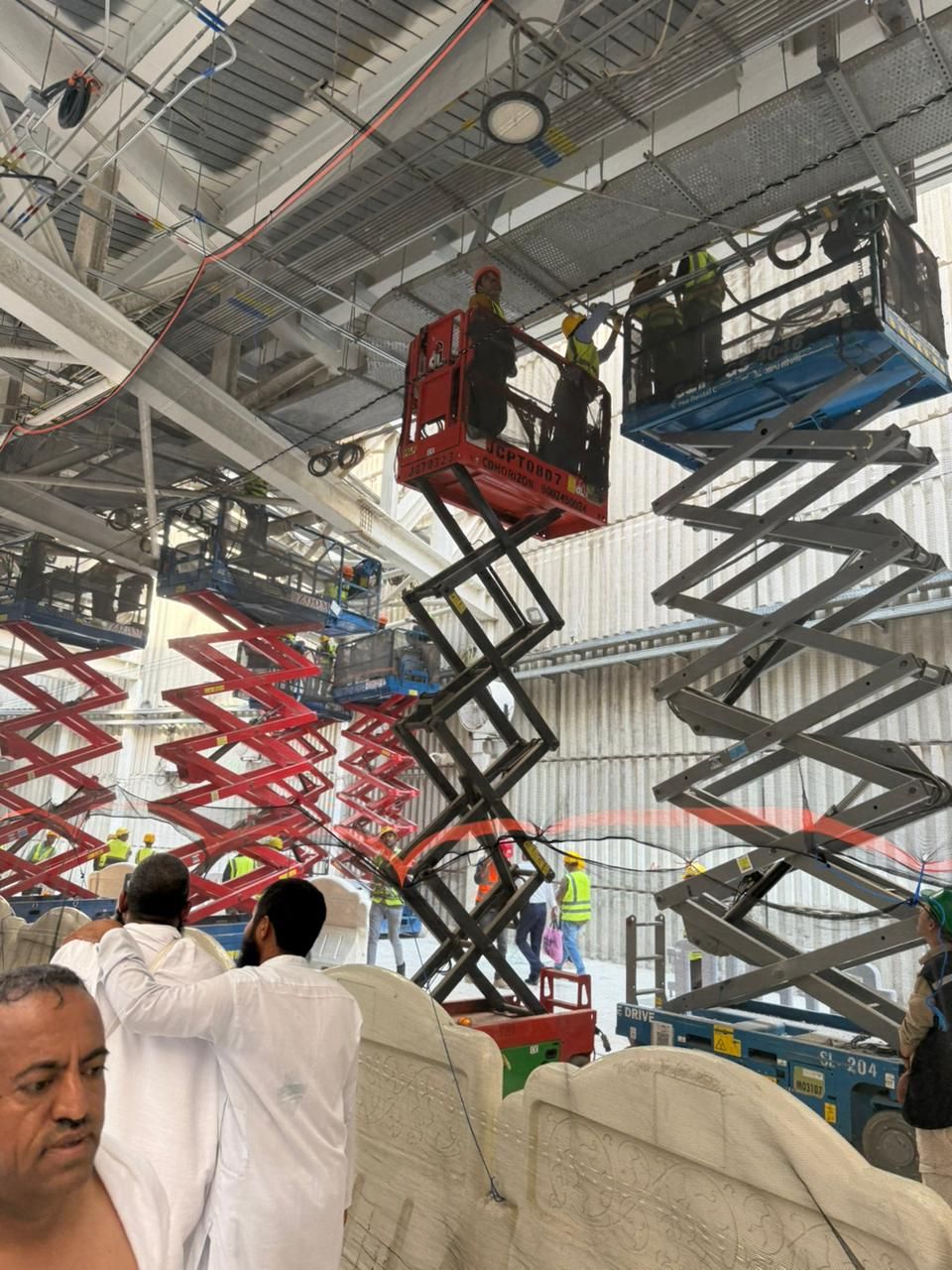 سيزر لفت 8متر10متر12متر 14متر16متر كهرباء للايجار