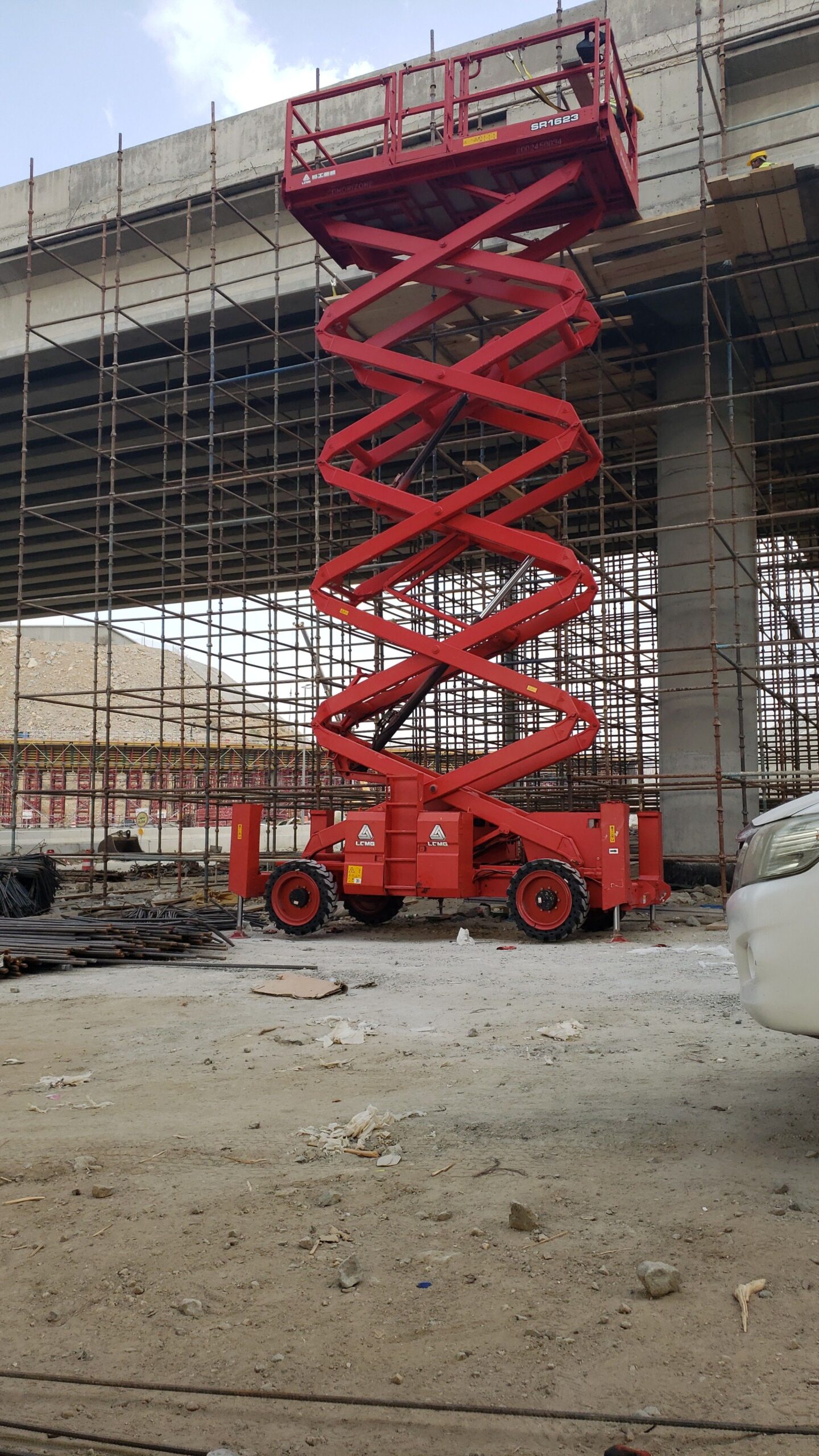 سيزر لفت مقصية كهرباء وديزل مان لفت 8متر 10متر 12