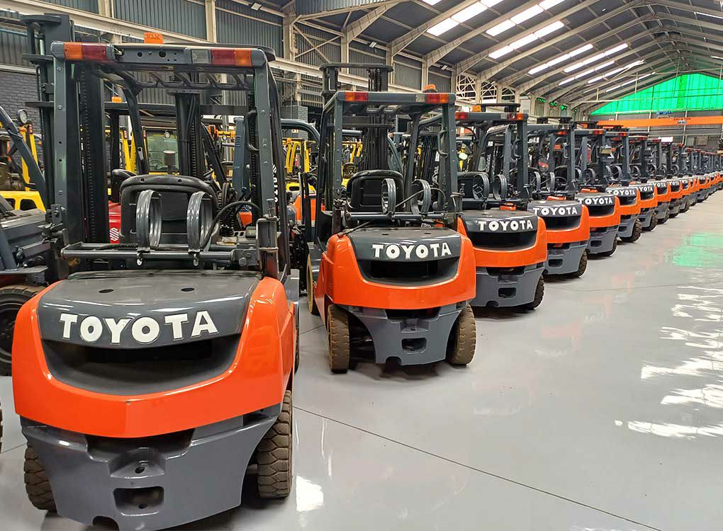 فوركلفت للإيجار في الدمام كرينات للإيجار في الرياض