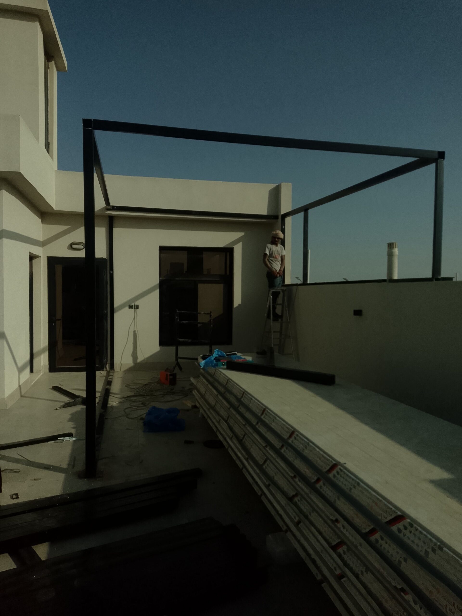 مظلات سواتر هناجر ساندويش بنل