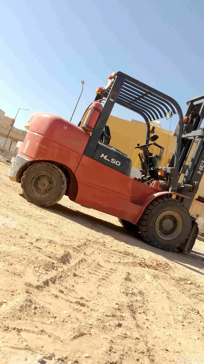 فوركلفت للإيجار في الدمام جميع المقاسات يومي اسبوع