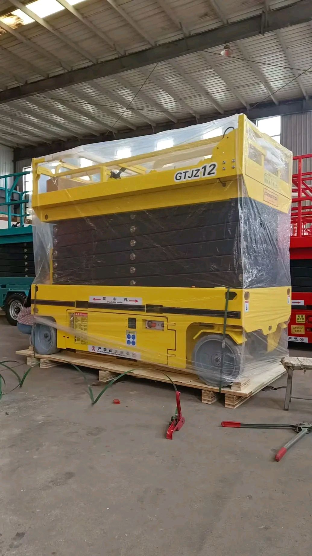 سيزرلفت كهرباء وديزل سيزر لفت للإيجار سيزر ليفت ما