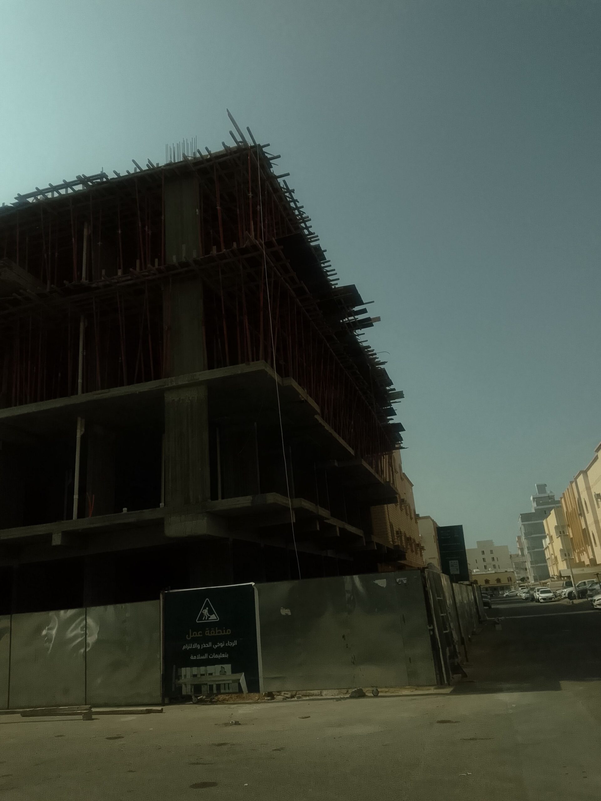 ترميم وتشظيب مباني دخلي وخرجيه مظلات سواتر هناجر س