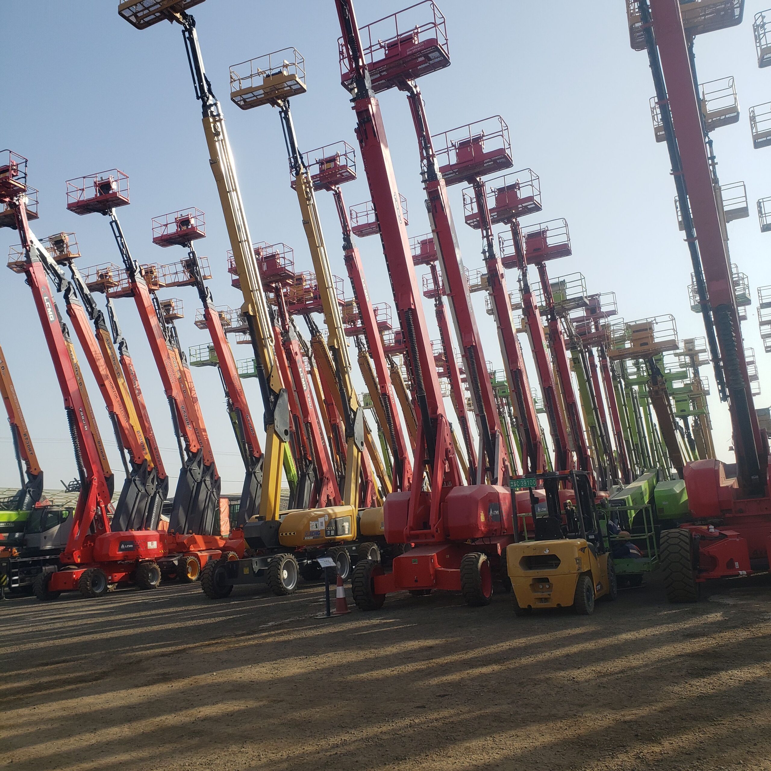 رافعت عمال سيزر لفت مقصية كهرباء وديزل مان لفت 10م