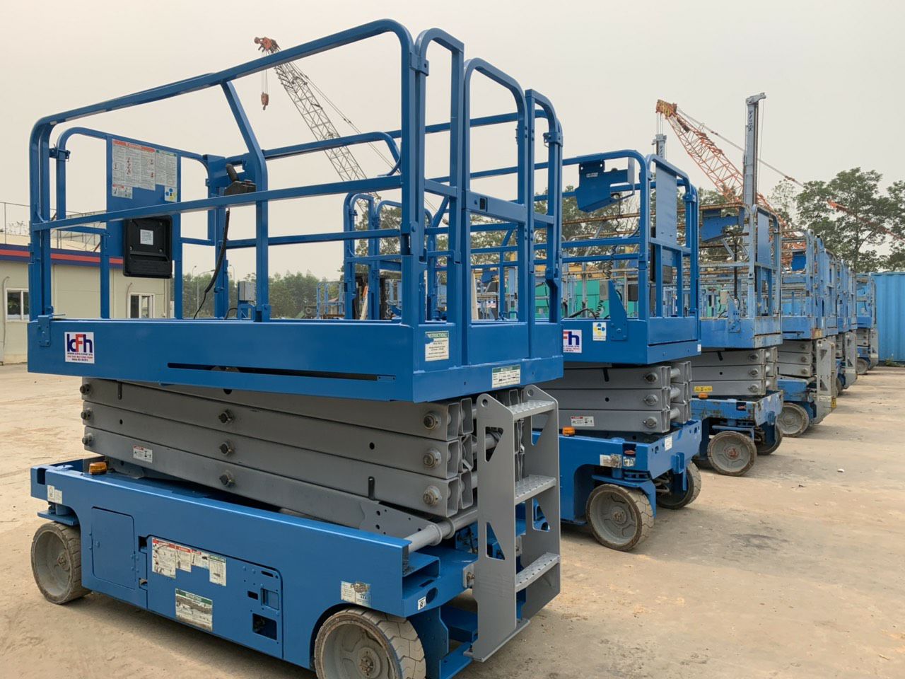 سيزرلفت للإيجار في الدمام – رافعات مقصية – الدمام