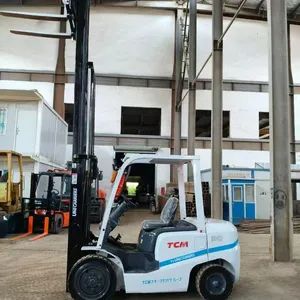 فوركلفت للإيجار في الدمام جميع المقاسات يومي اسبوع