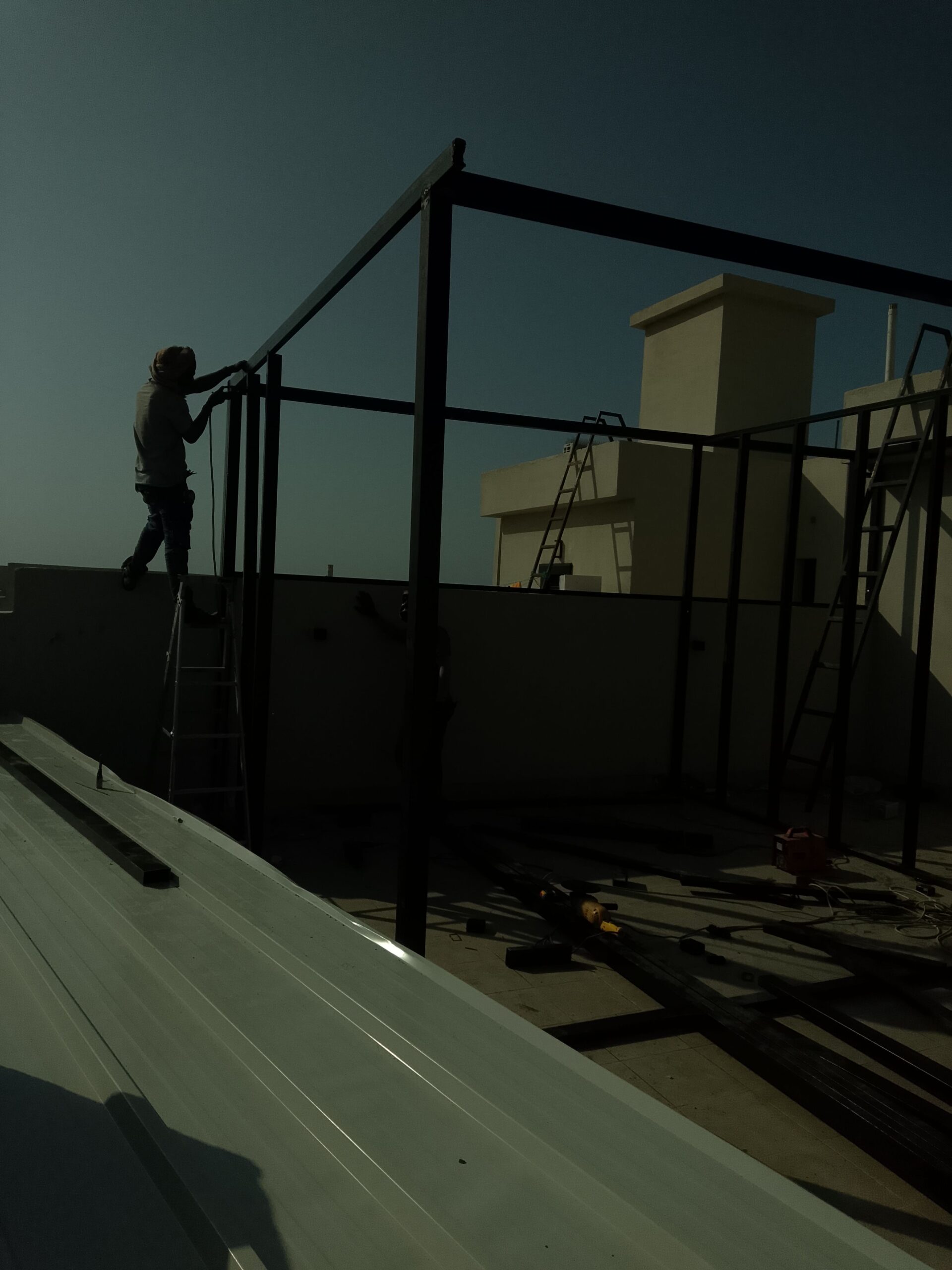 مظلات سواتر هناجر ساندويش بنل