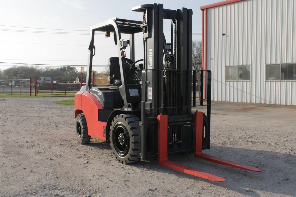 فوركلفت للإيجار في القطيف رافعات شوكية من 1طن الى