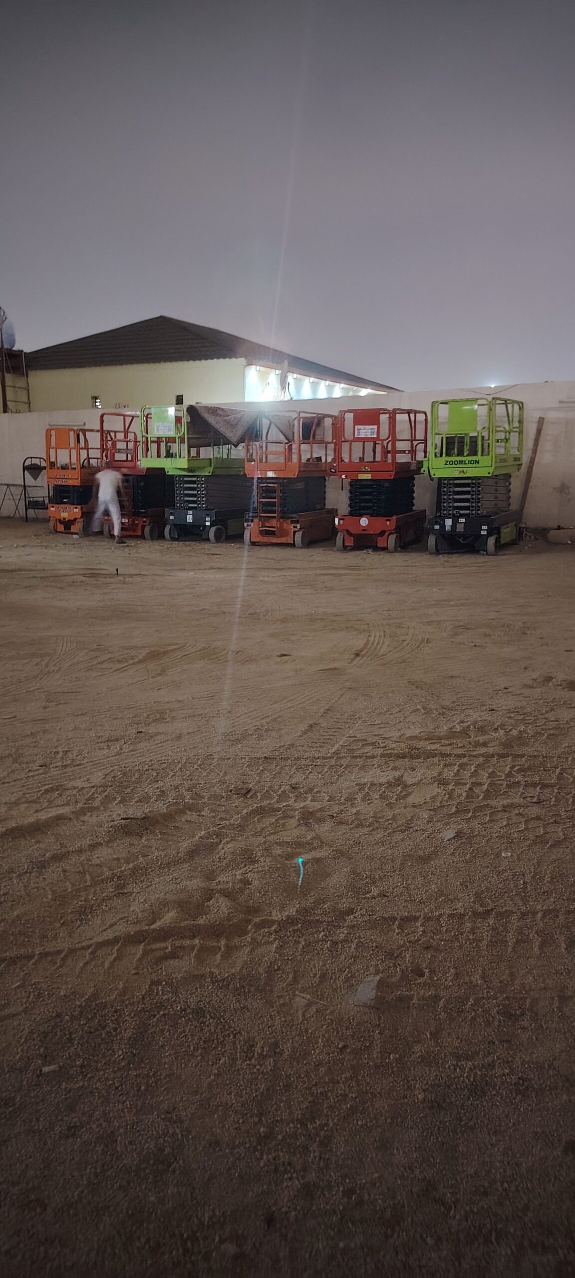 سيزرلفت ومان لفت ورافعات شوكيه وتليهندلر للايجار