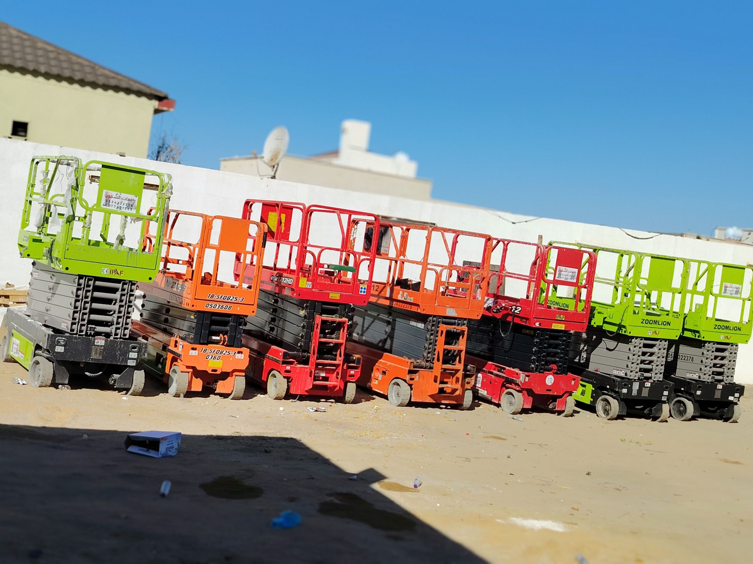 سيزرلفت ومانلفت وكرينات وبوبكات وتليهندلر للايجار