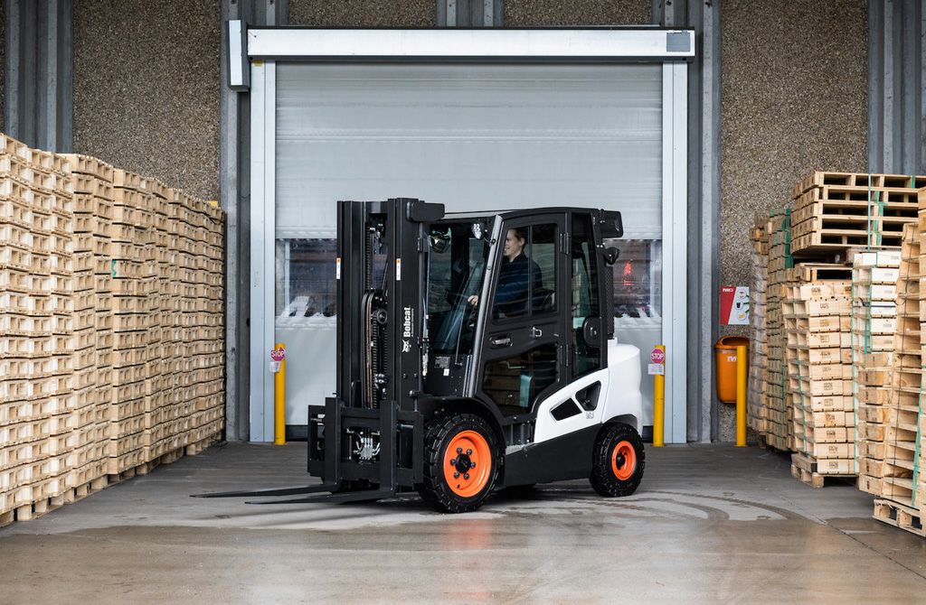 فوركلفت للإيجار في القطيف رافعات شوكية من 1طن الى