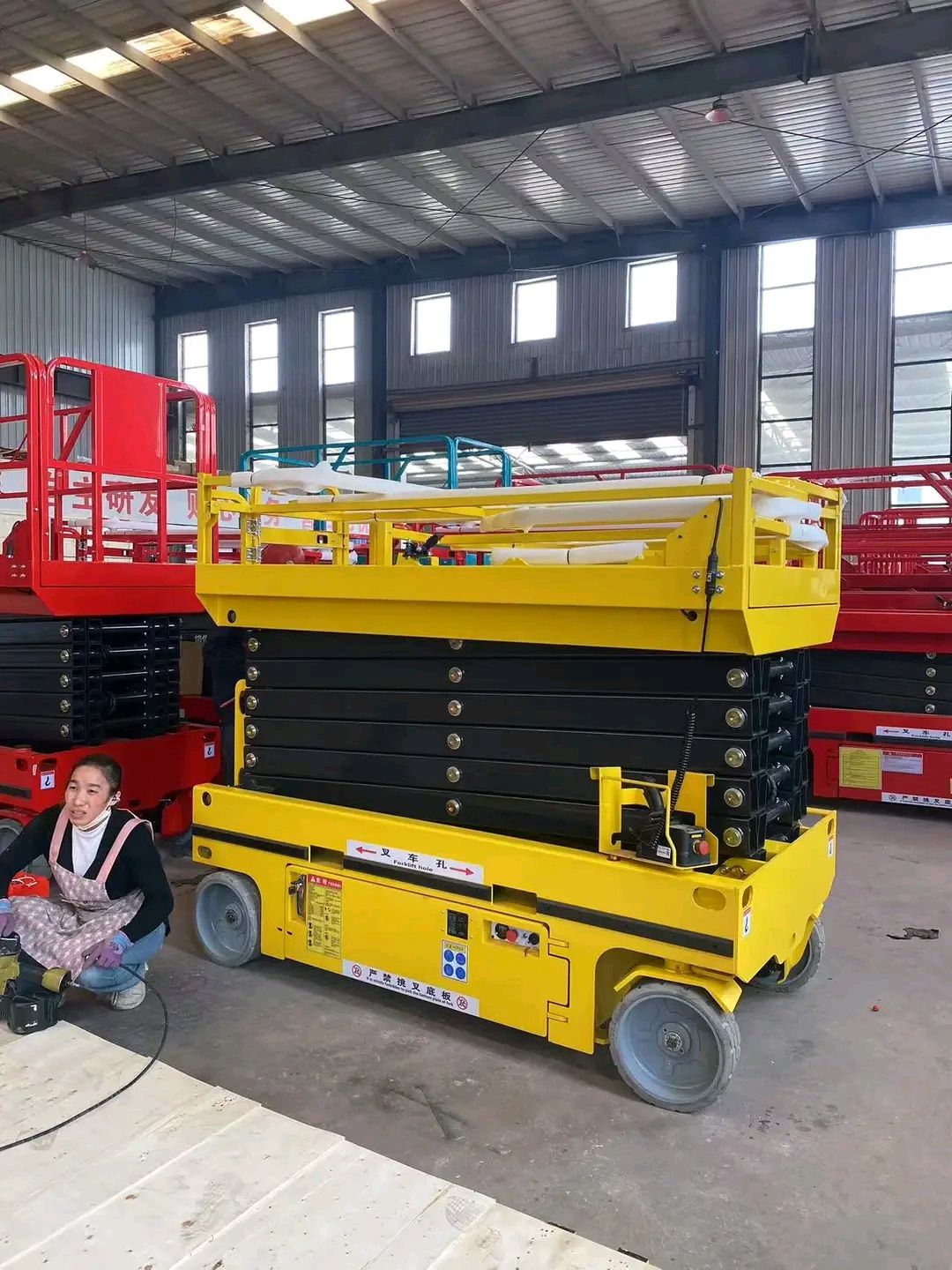 سيزرلفت متوفرة للايجار ومان لفت متوفرة للايجار وكر