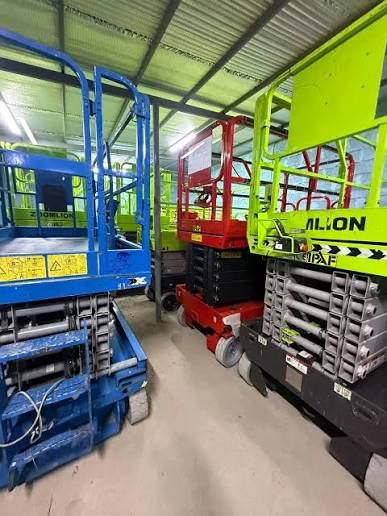 سيزرلفت ومانلفت وكرينات وبوبكات وتليهندلر للايجار