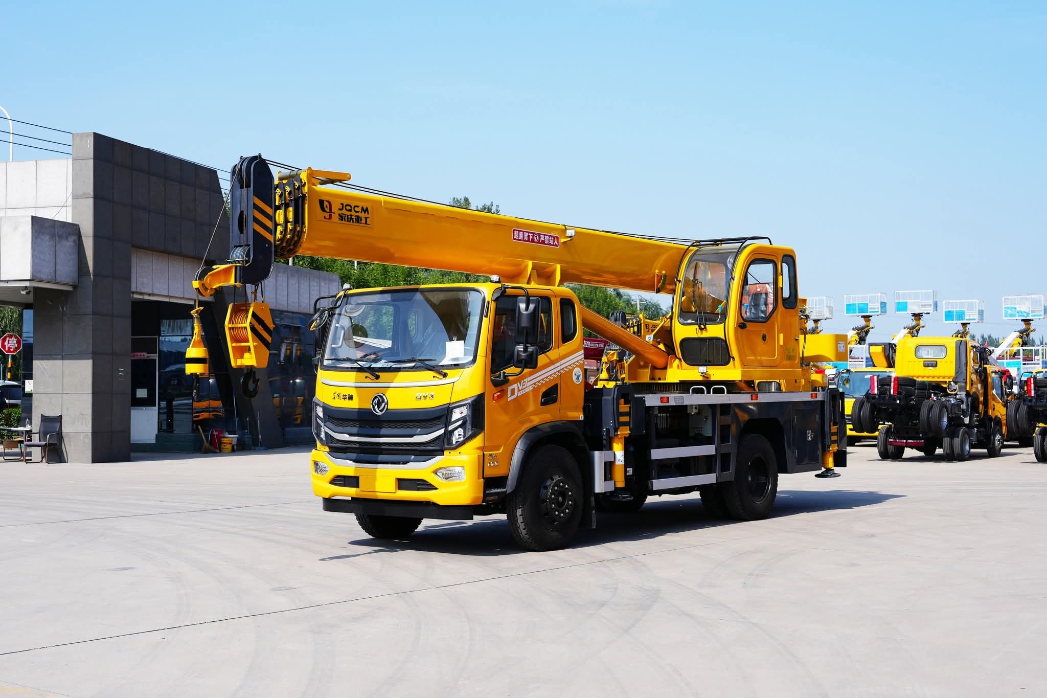 Sealift and Manlift available for monthly, yearly,