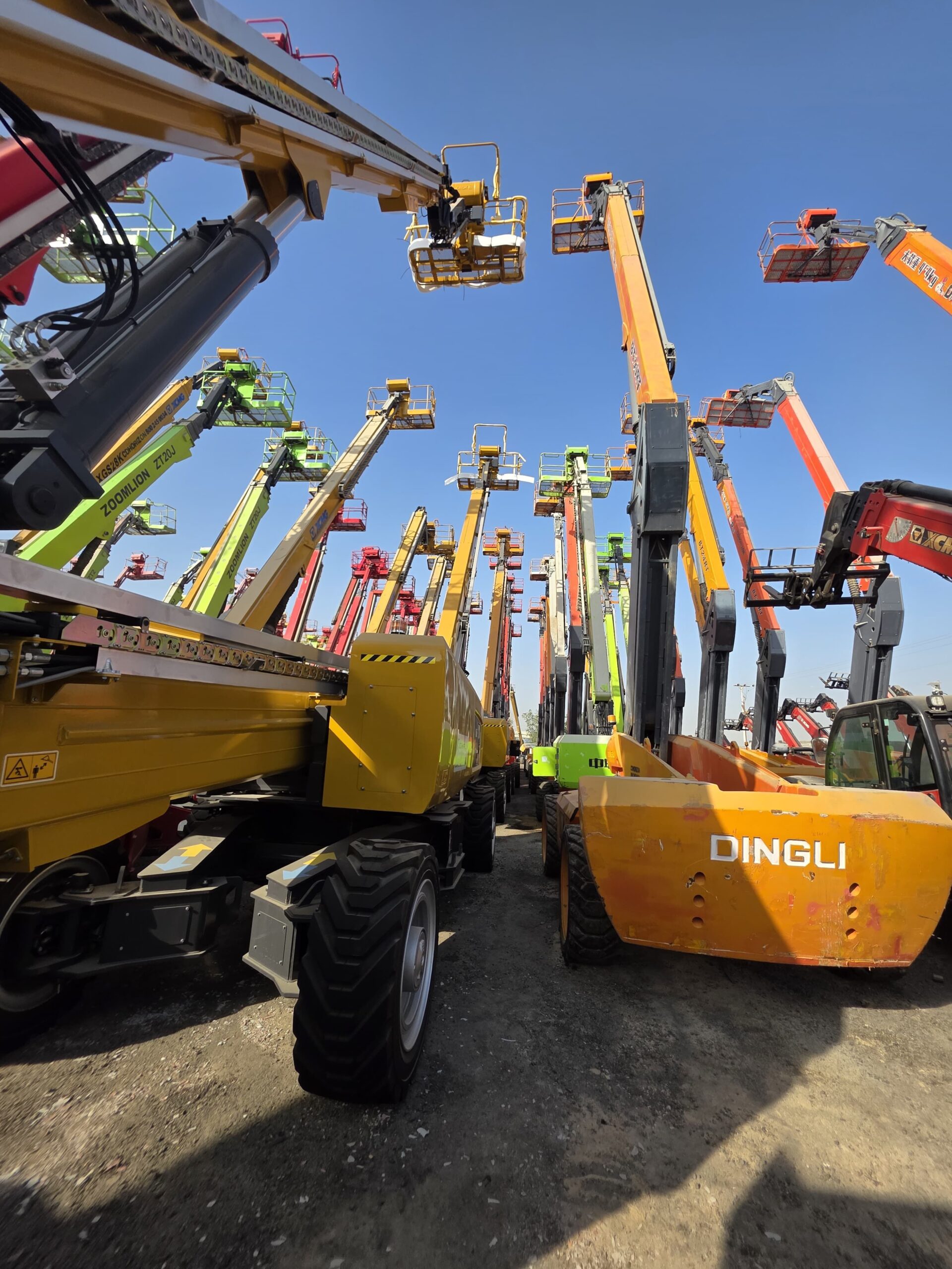 للايجار : سيزرلفت ومان لفت ورافعات شوكية وتيليهندل