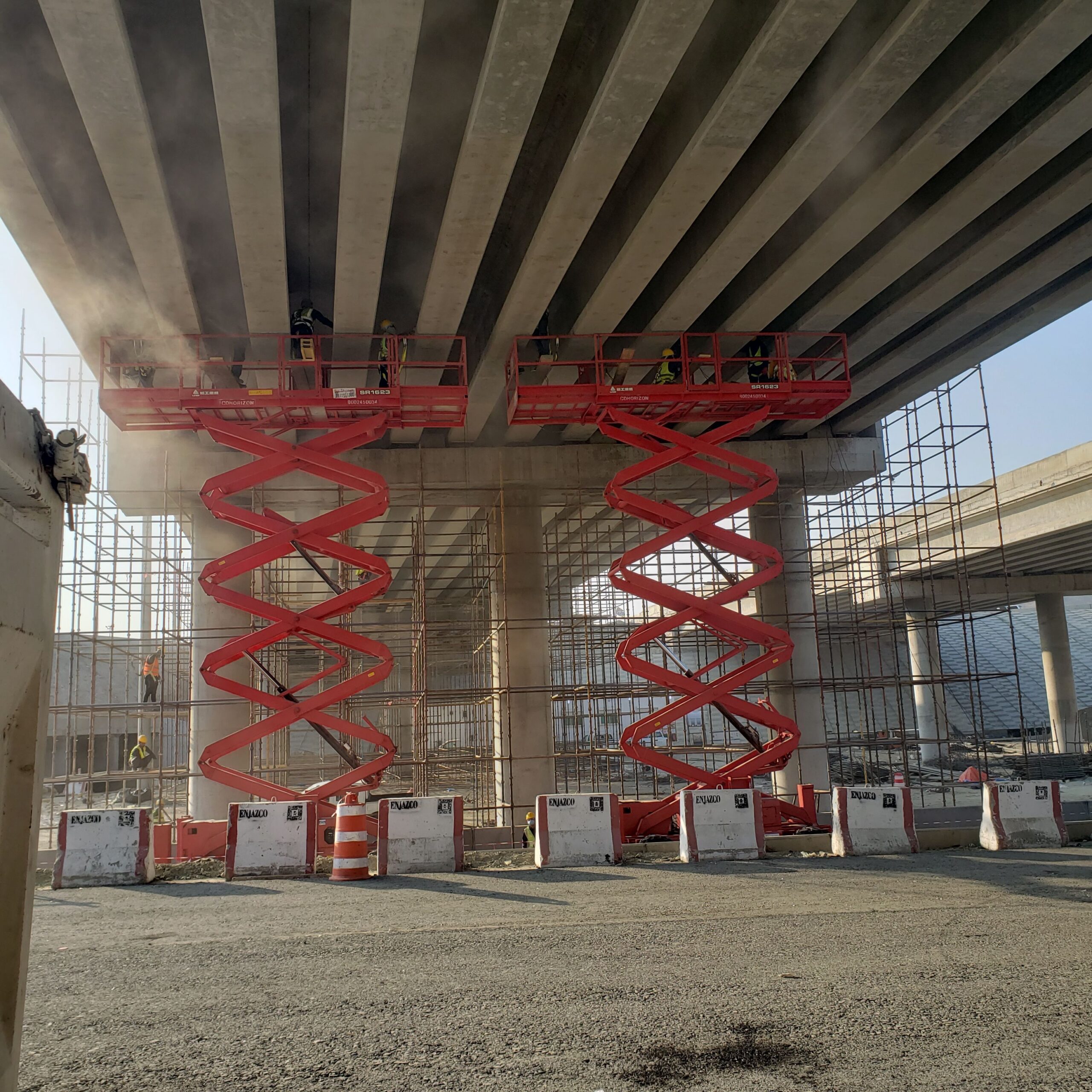 رافعت عمال سيزر لفت مقصية كهرباء وديزل مان لفت 10م