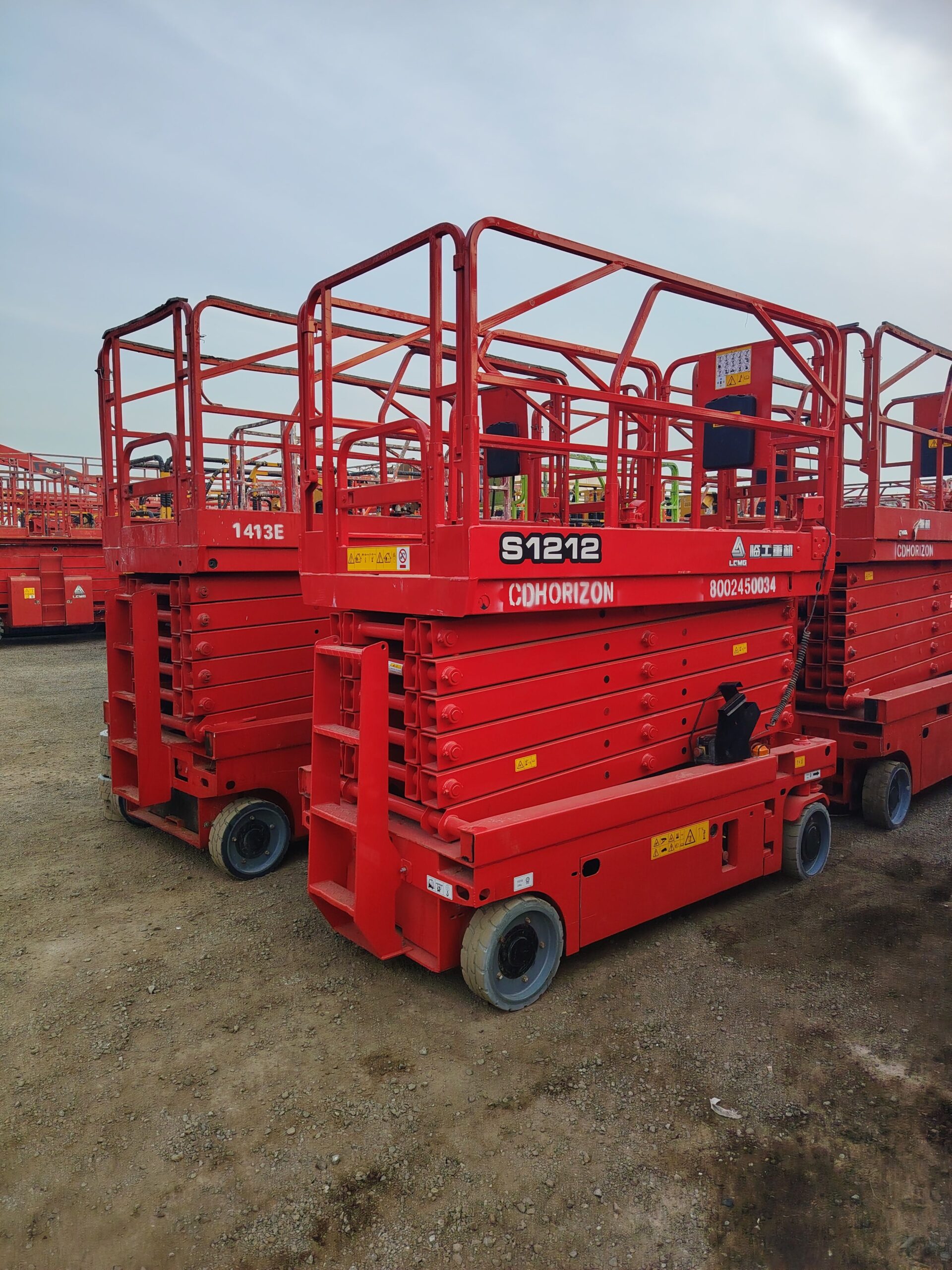 رافعه مقصيه 8متر10متر12متر 14متر 16متر للايجار