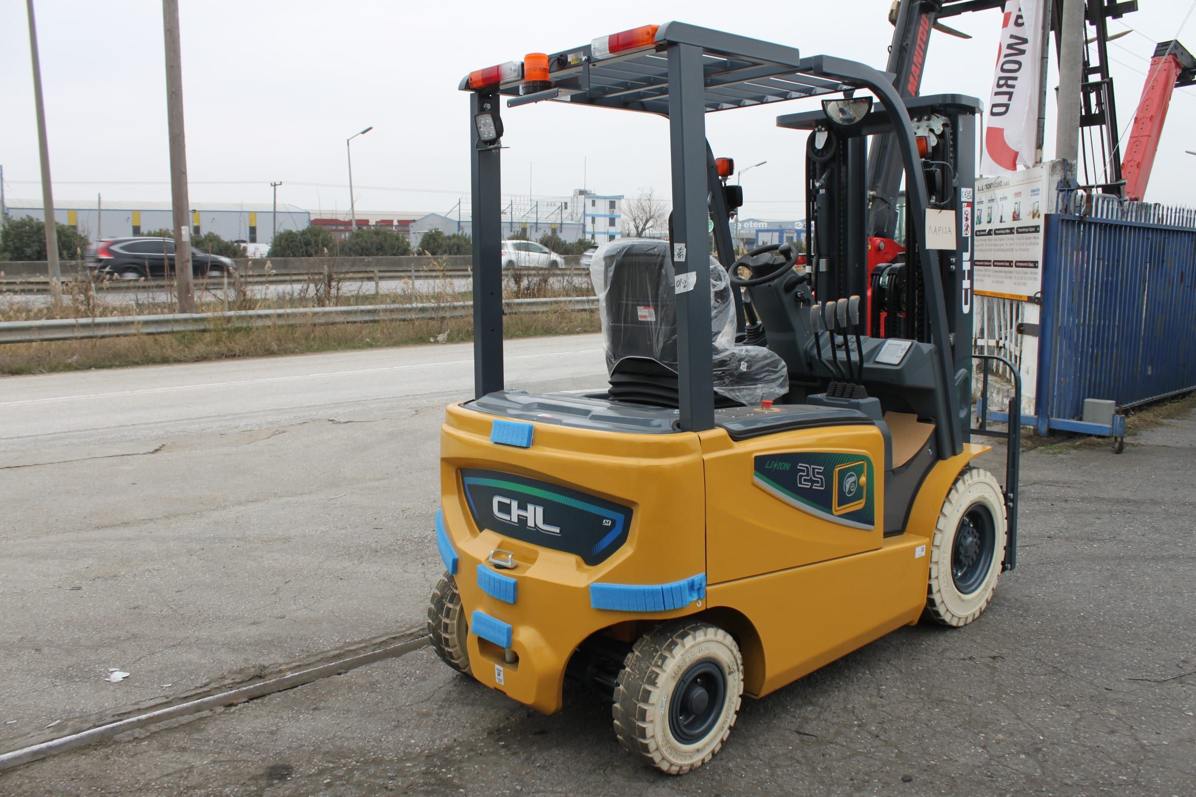 فوركلفت للإيجار في القطيف رافعات شوكية من 1طن الى