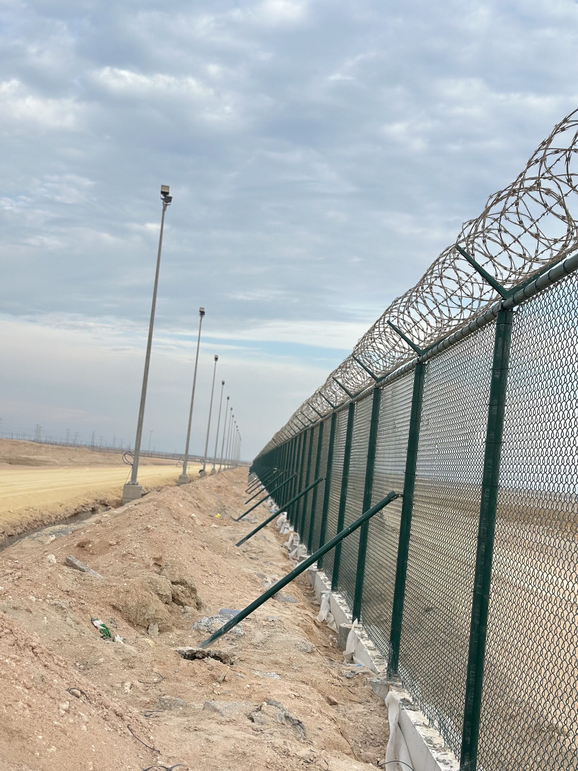 مقاول سياج امني شبك ومضلات وحجر ربراب