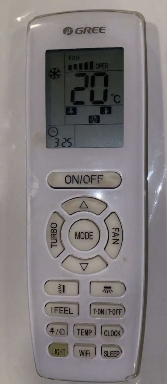 للبيع ريموتات مكيف GREE نضيفة وأصلللي