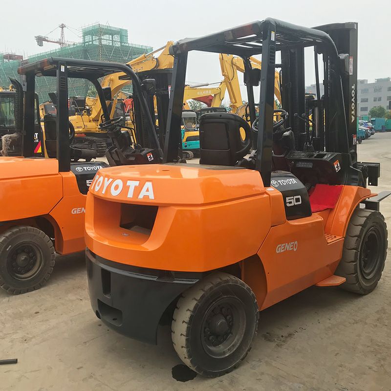 رافعات شوكية فوركلفت للأيجار في الرياض