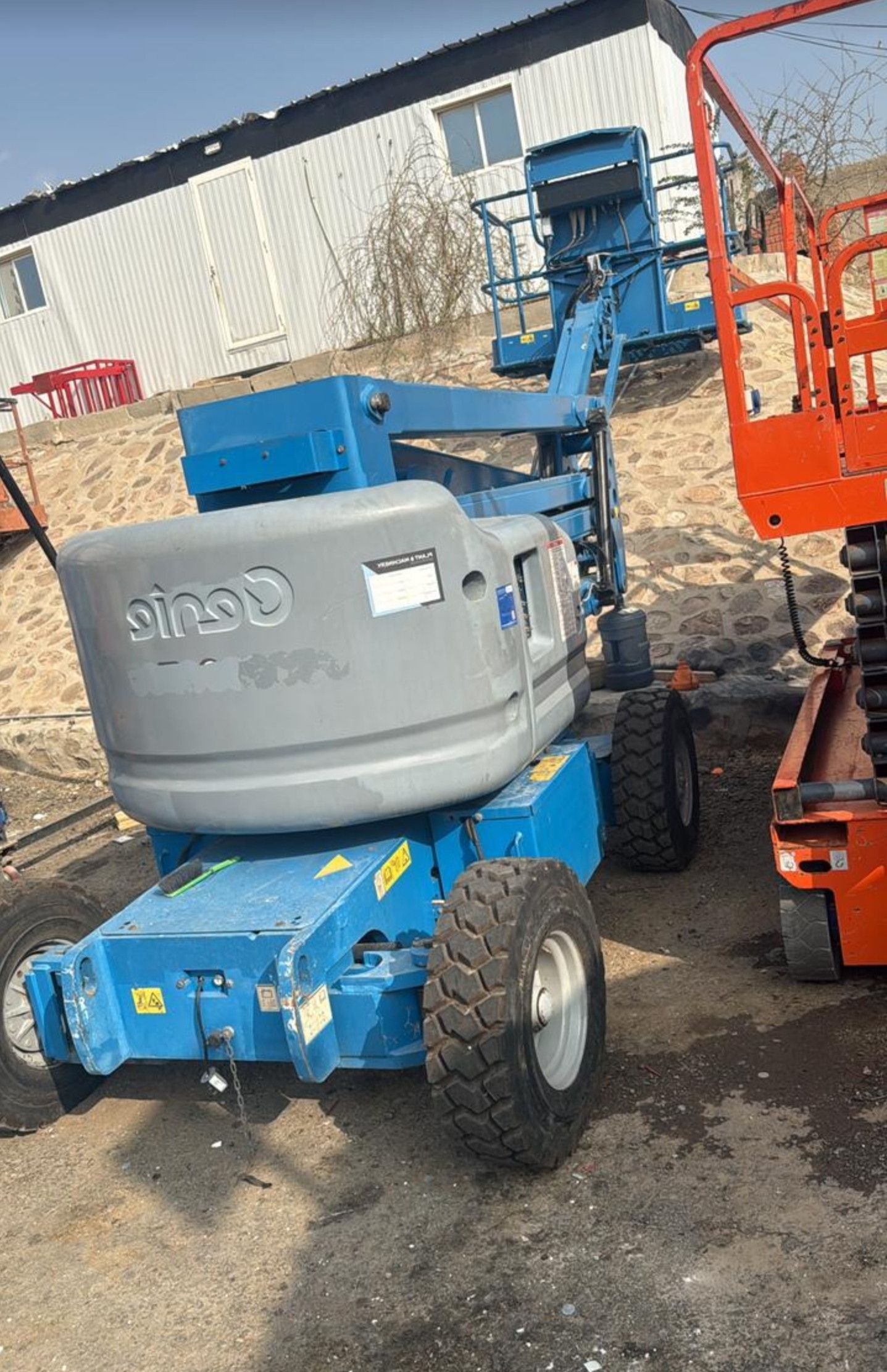 سيزرات لفت مان لفت للايجار روافع بكل احجامها للايج