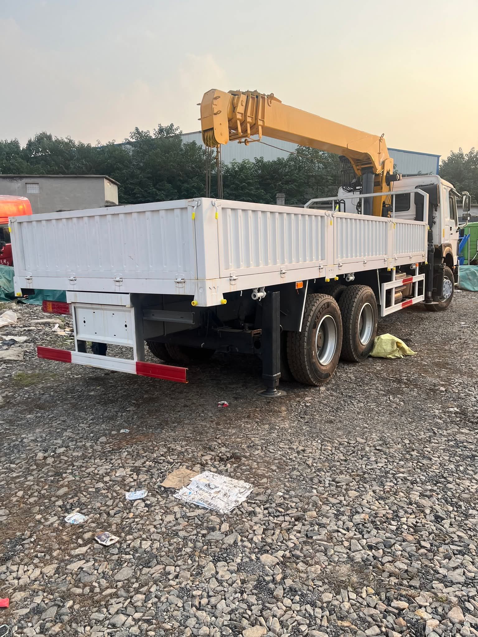 Sealift and Manlift available for monthly, yearly,