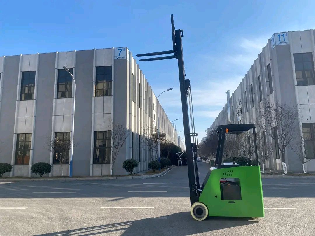 سيزرلفت كهرباء وديزل سيزر لفت للإيجار سيزر ليفت ما