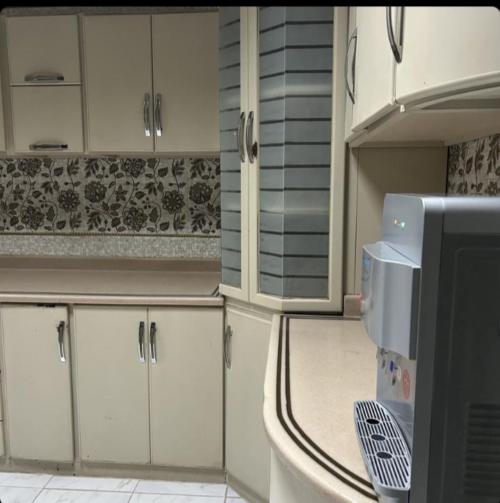 نجار فك وتركيب وصيانة ونقل جميع الاثاث في جميع أنح