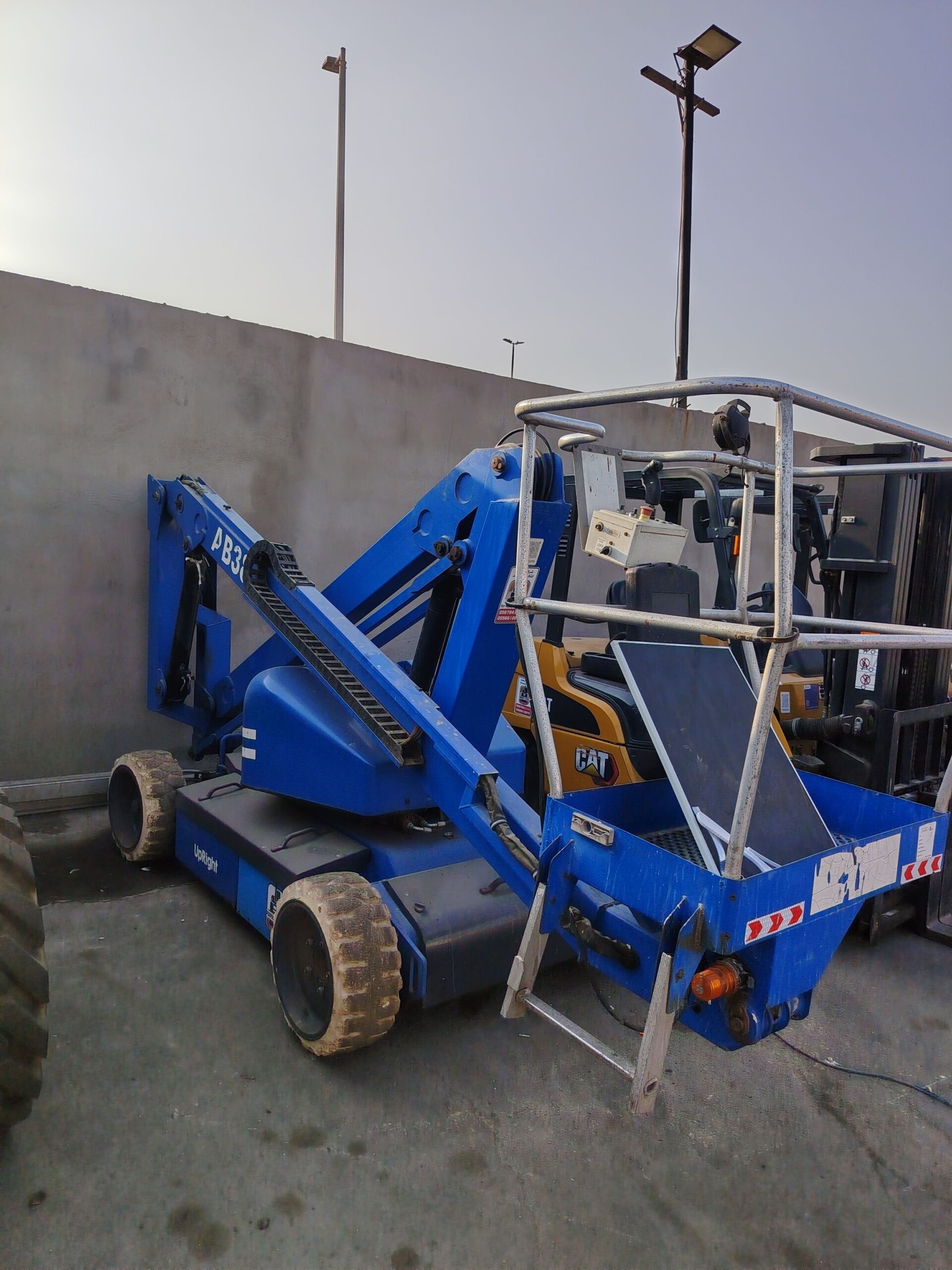 مان لفت 10مت12منر14متر16متر كهرباء 16متر 18متر 22م