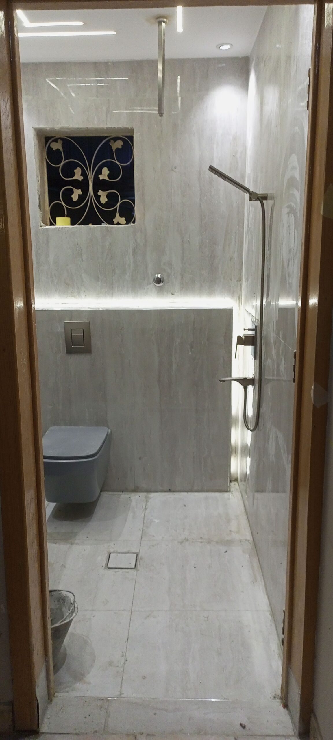 معلم بلاط السيراميك