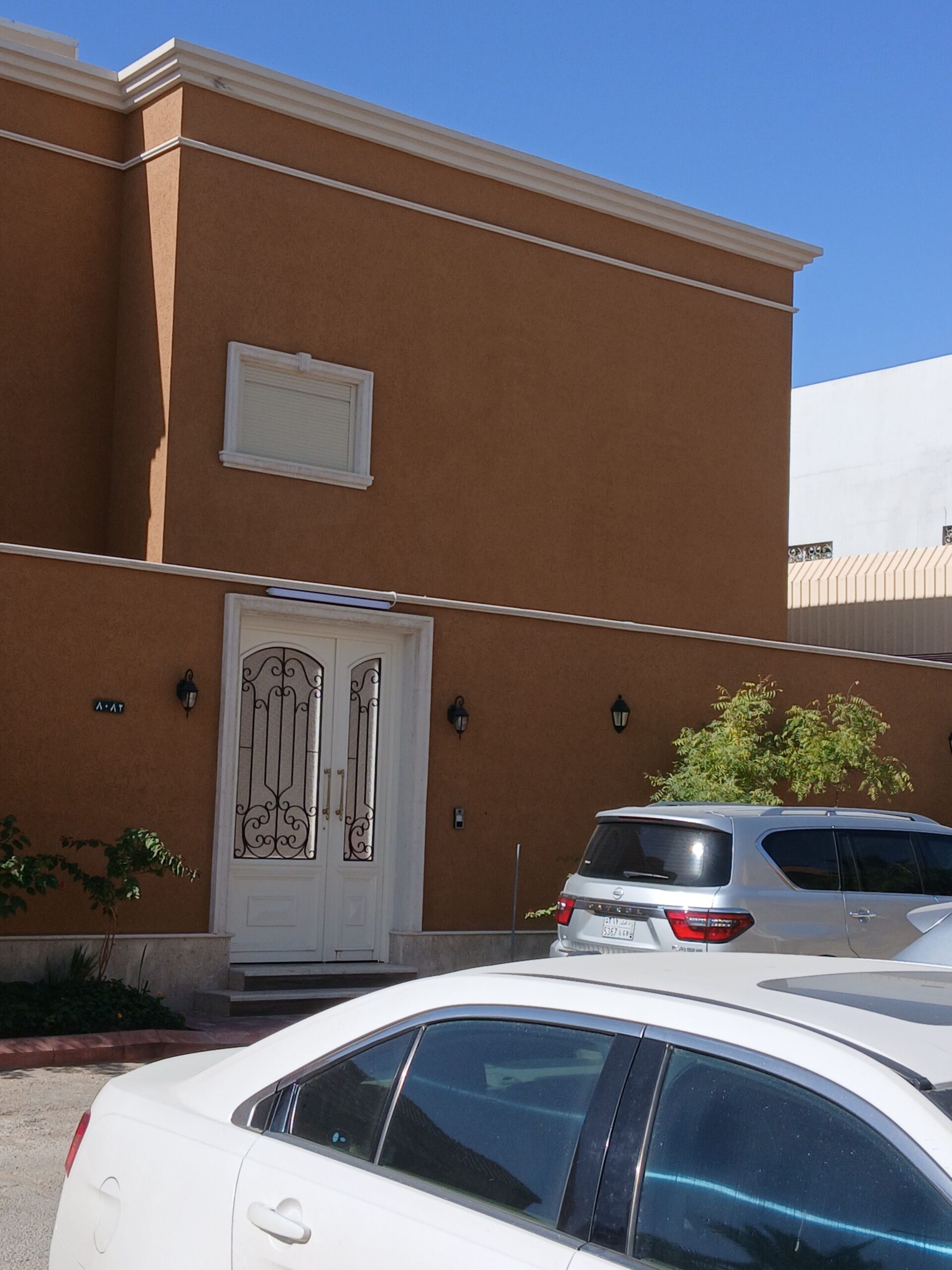 معلم دهانات الرياض دهان أبواب بروفايل رشات داخليه