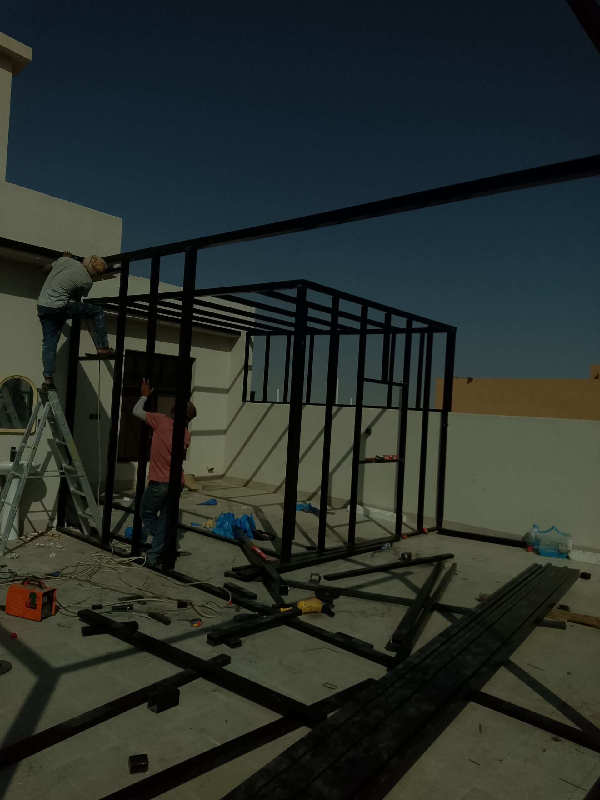 مظلات سواتر هناجر ساندويش بنل