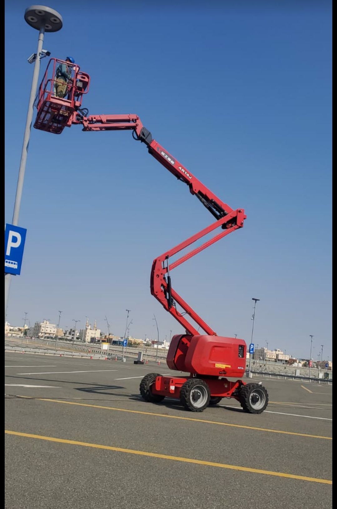 متوفر لدينا جميع المعدات اللايجار يومي اسبوعي شهر