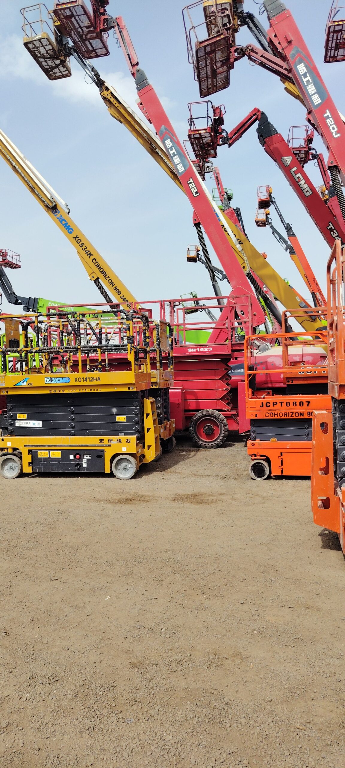 سيزرلفت ومان لفت وجي سي بي وبوم تراك تيليسكوبيه وا