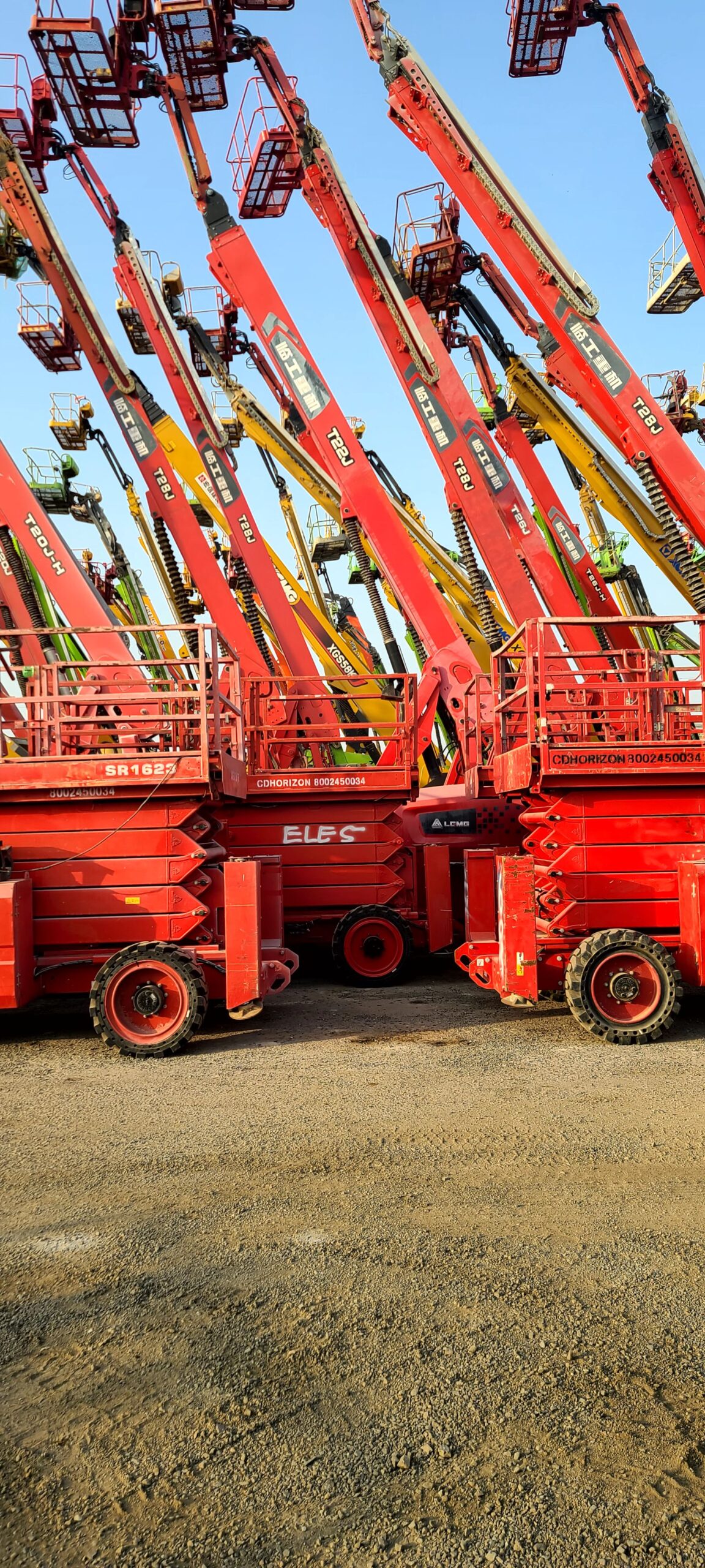 سيزر لفت ومان لفت ورافعات شوكيه وجي سي بي وكرينات