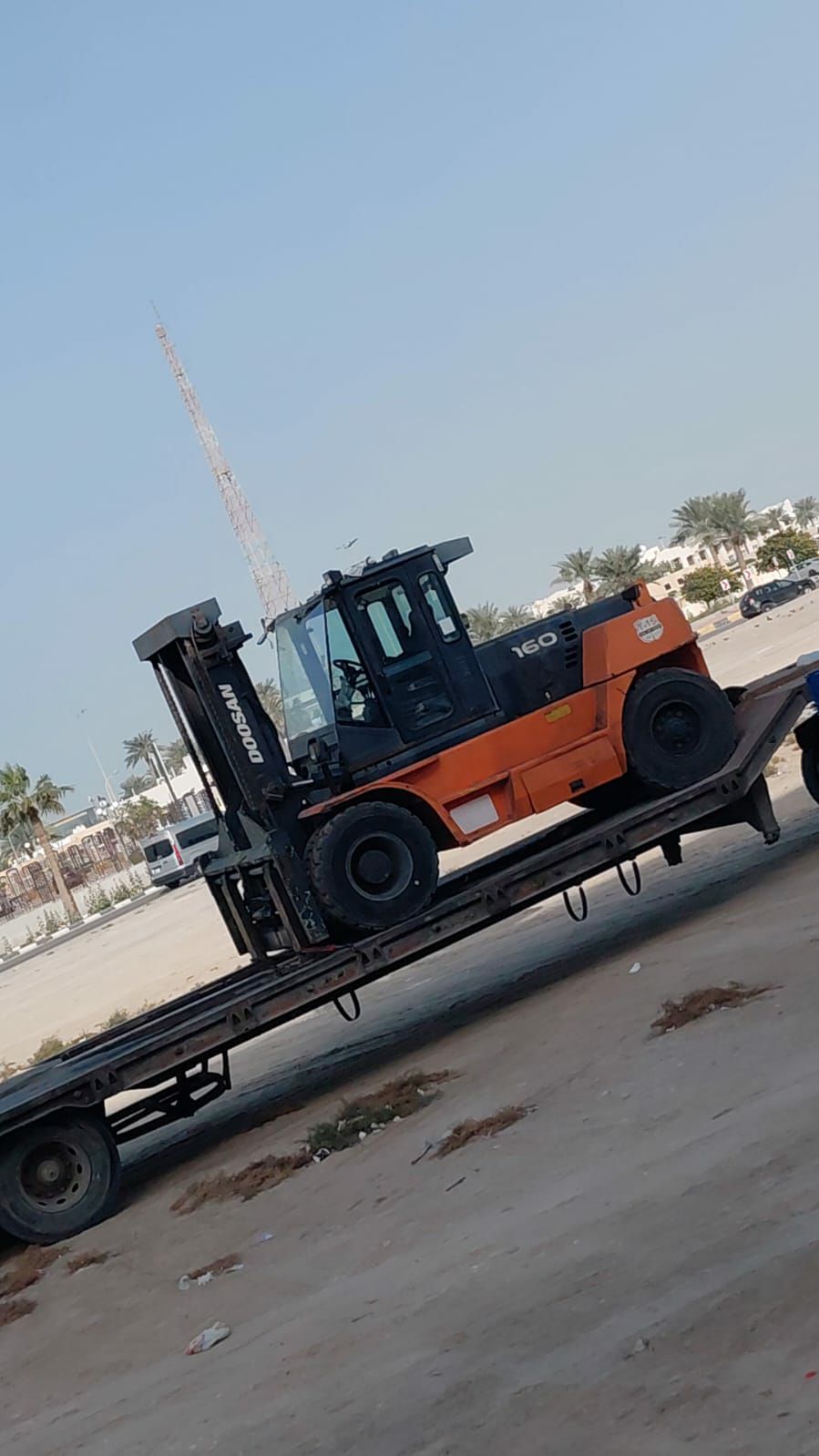 فوركلفت 25طن للإيجار في الدمام – رافعة شوكية 25طن